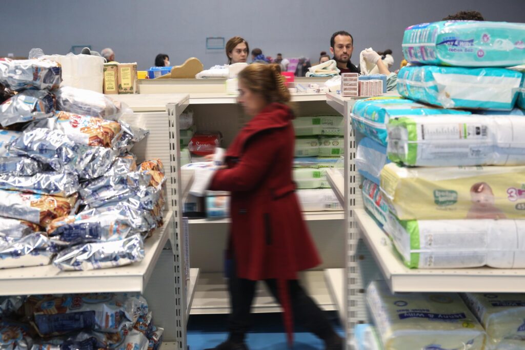 Dayanışma Marketi yardımları depremzedelerle buluşturuyor