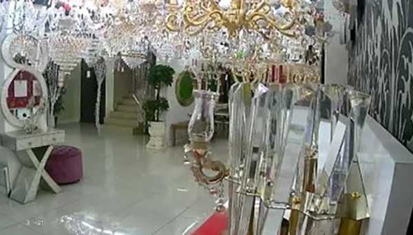 Kahramanmaraş’taki deprem anı avizecinin güvenlik kamerasında