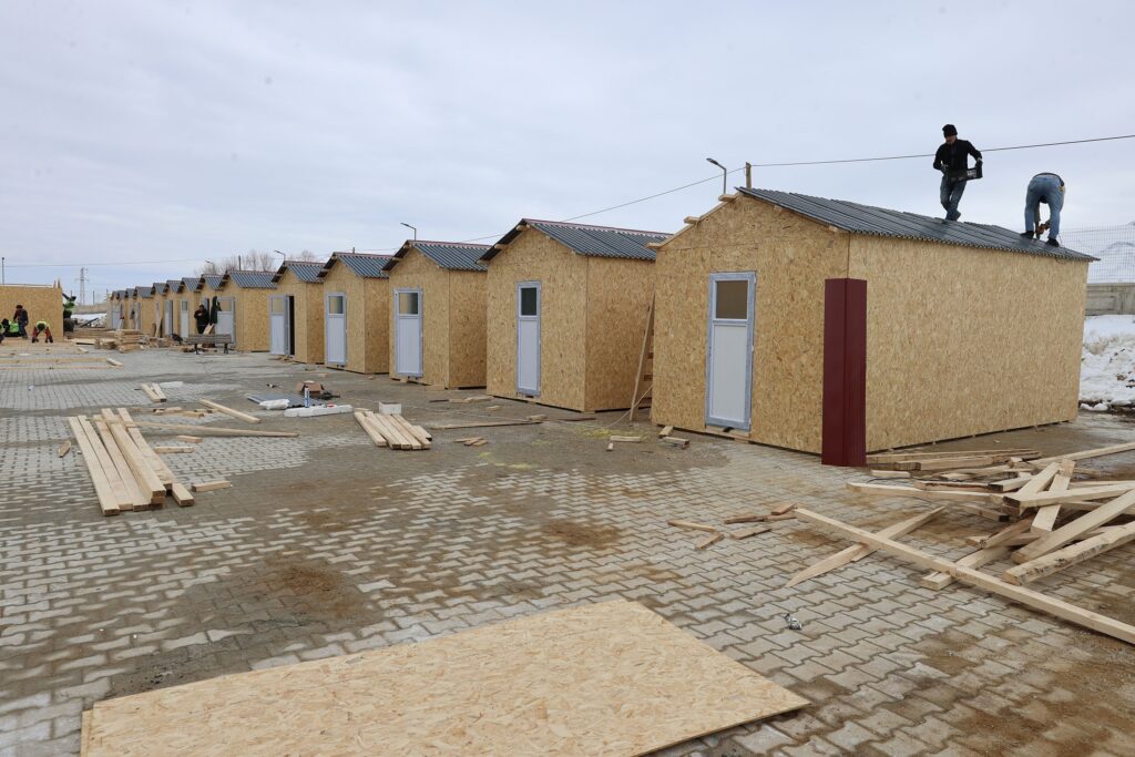 Doğanşehir’e ahşap konteynerler kuruluyor