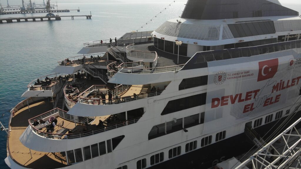 İskenderun’daki depremzedeler kruvaziyer gemisinde konaklamaya başladı