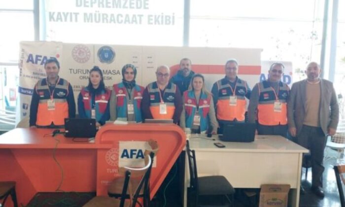 Depremden etkilenen vatandaşlara gönüllü öğretmenlerden destek