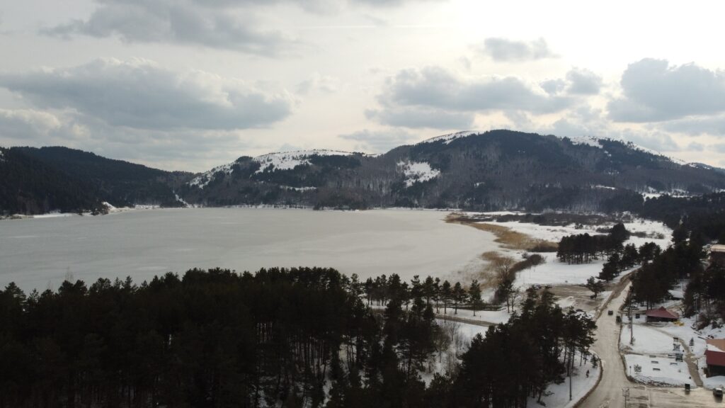 Abant Gölü buz tuttu