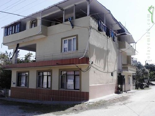 Bursa Karacabey’de 242 m² arsa üzerindeki iki katlı bina mahkemeden satılıktır