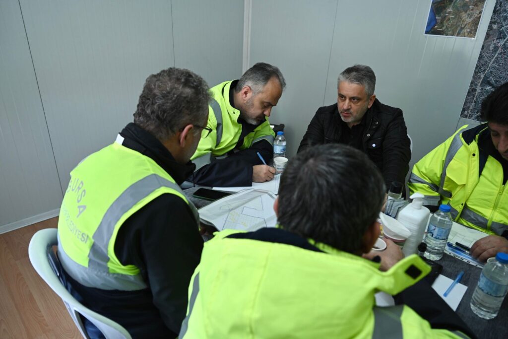 Alinur Aktaş, Hatay’da depreme yakalandı