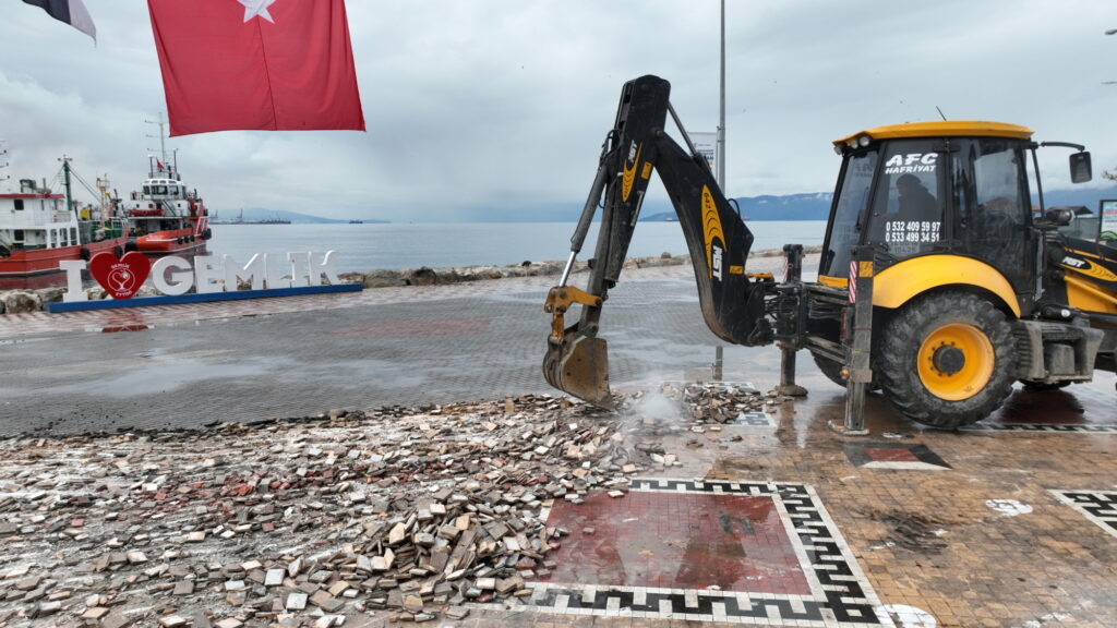 Gemlik meydanına estetik dokunuş