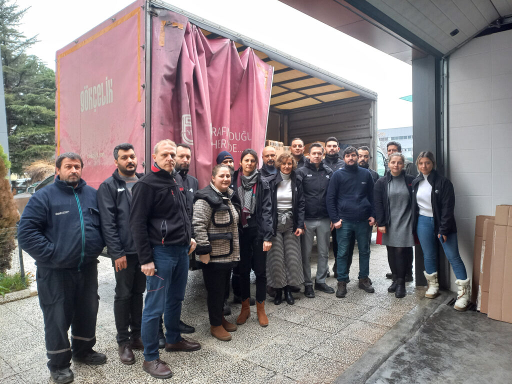 GÖKÇELİK çalışanlarıyla birlikte depremzedeler için seferber oldu