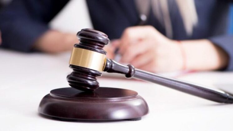 ‘Ahlaksız’ sözü hakaret sayıldı