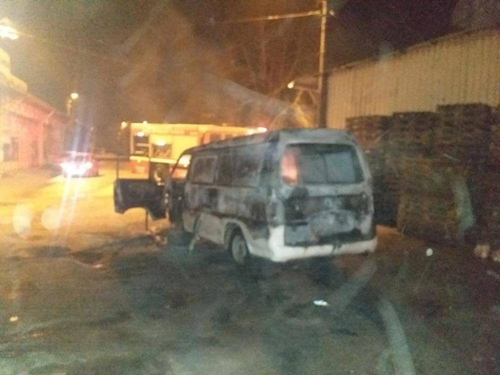 Minibüs küle döndü