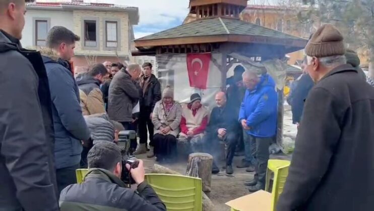 Bakan Soylu Kahramanmaraş’ta Azerbaycan arama kurtarma ekiplerini ziyaret etti