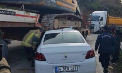 Tırın altına giren araçtan yaralı çıktılar