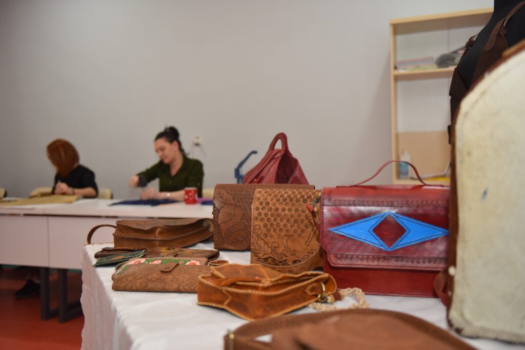 Yıldırım’da deri sanatının  incelikleri öğretiliyor