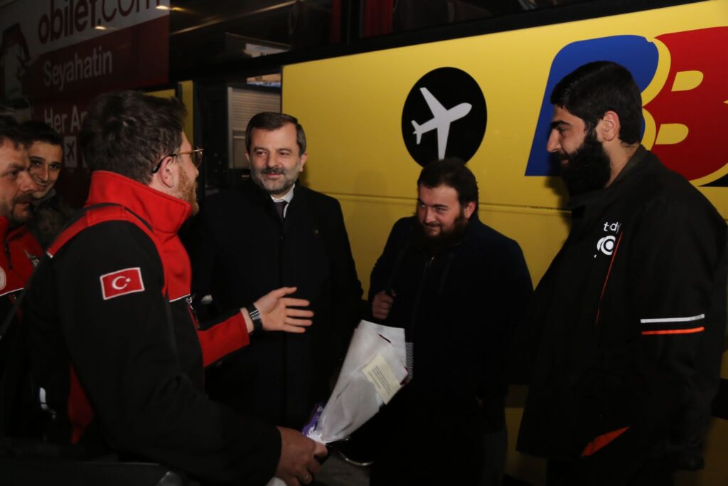 Yüreklerdeki Ateşe Bir Damla Su Oldular