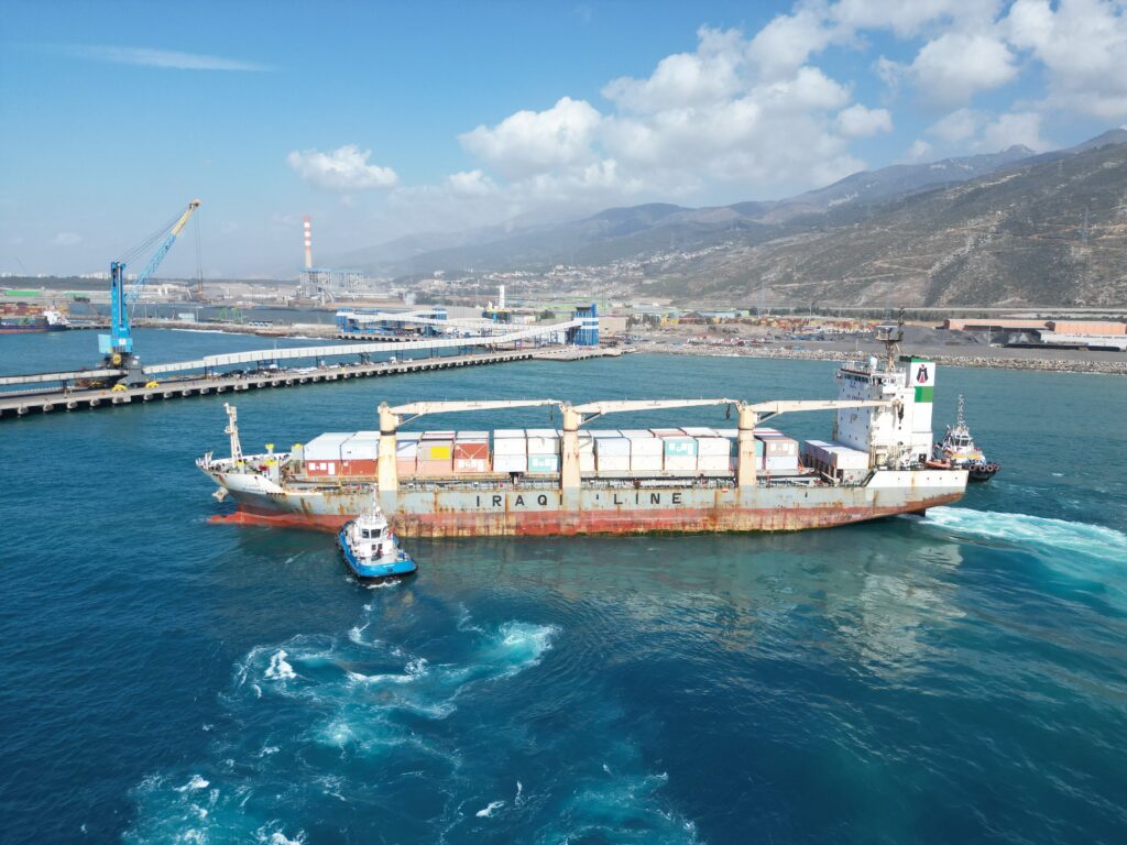 Katar’ın gönderdiği yaşam konteynerlerini taşıyan iki gemi İskenderun’a ulaştı