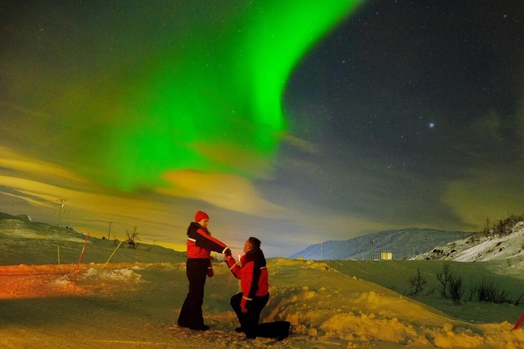 Eksi 40 derecede kilometrelerce yolu kuzey ışıklarını görmek için gidiyorlar