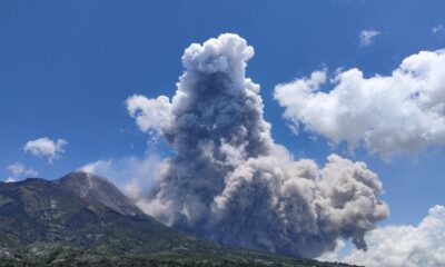 Endonezya’daki Merapi Yanardağında patlama