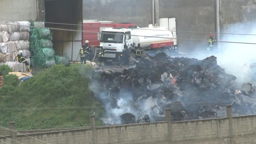 Deprem bölgesinde fabrika yangını