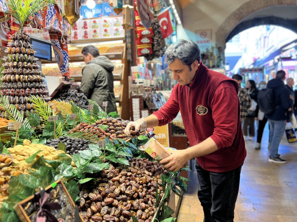İlk oruç öncesi hurmalara yoğun ilgi