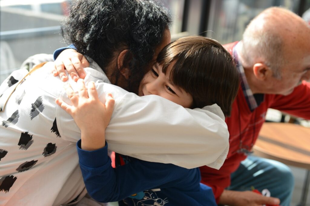 Minik kalpler büyüklere dokundu