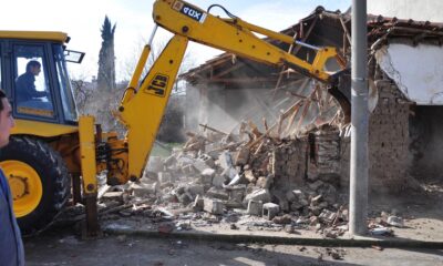 Karacabey’de 106 metruk bina yıkıldı