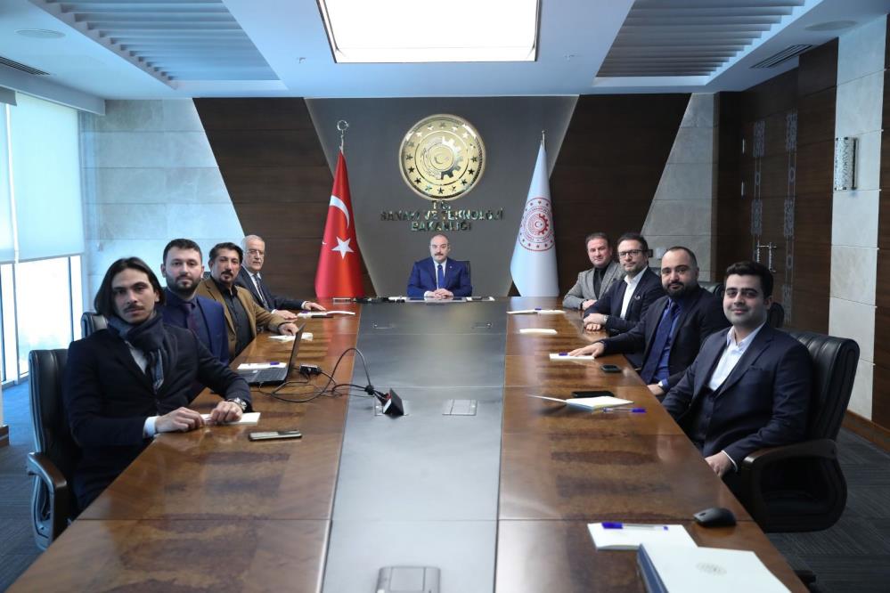 Bu elektrikli otomobili 16 yaşındaki gençler kullanabilecek…