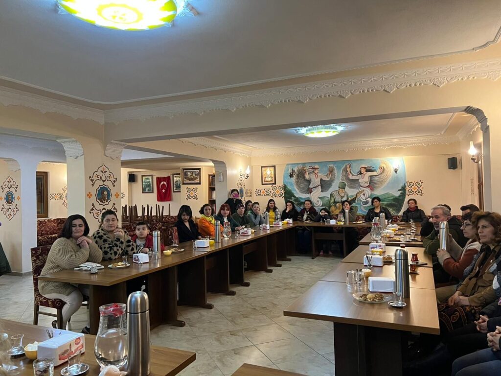 Bursa Akçağlayan Cemevi’nde kadınlar 8 Mart’ı ve depremi konuştu