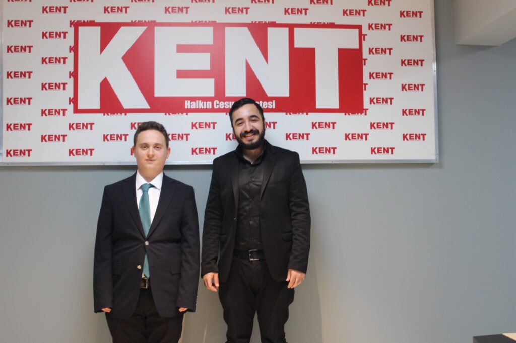 “GENÇLERİN HALİNDEN BİR GENÇ ANLAR”