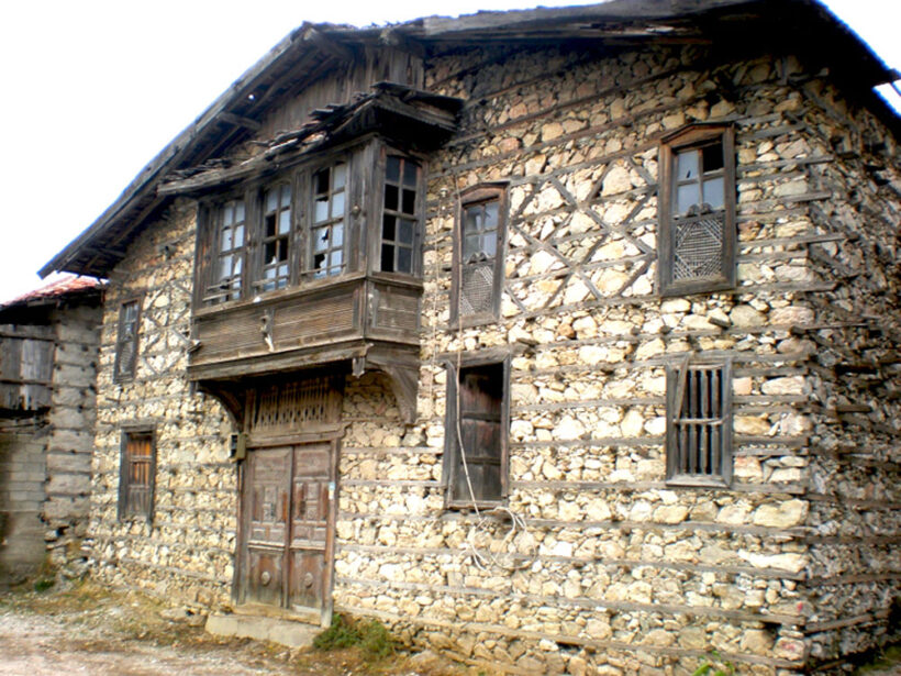 Bursa Osmangazi’de 169 m² arsa üzerindeki üç katlı kargir bina mahkemeden satılıktır