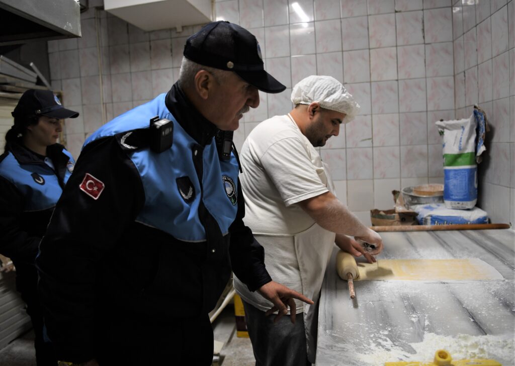 Osmangazi’de bayram öncesi tatlı imalathanelerine sıkı denetim