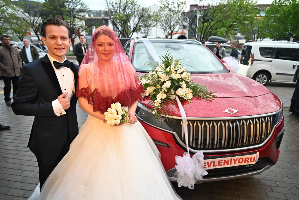 Gelin Togg’a binmiş, ‘ya nasip’ demiş