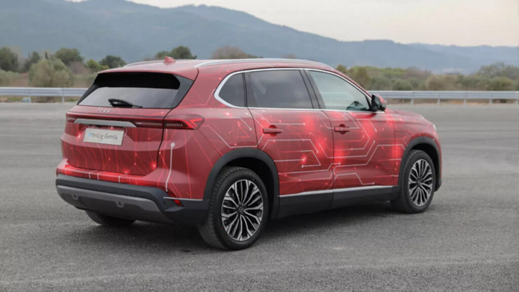 Bakan Çavuşoğlu, Togg ile Viyana sokaklarında tur attı