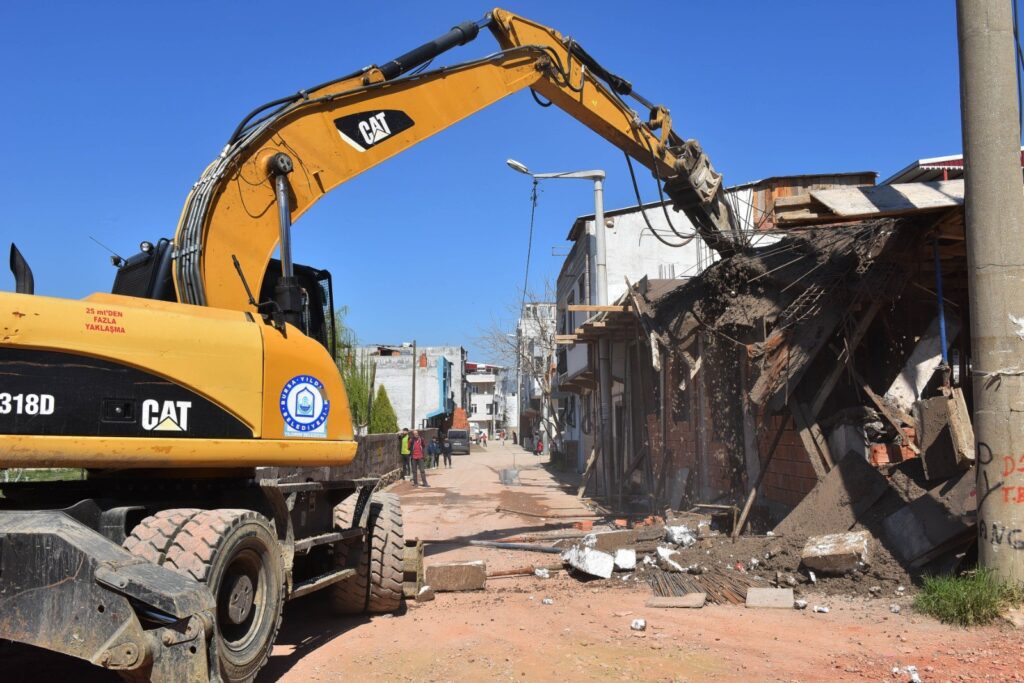 Yıldırım’da 137 kaçak yapı yıkıldı