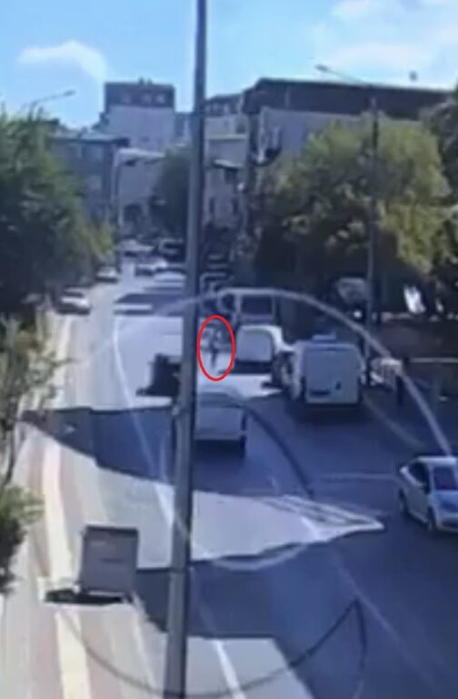 Anahtarı kontakta bırakarak pide almaya gitti, 400 bin liralık aracından oldu