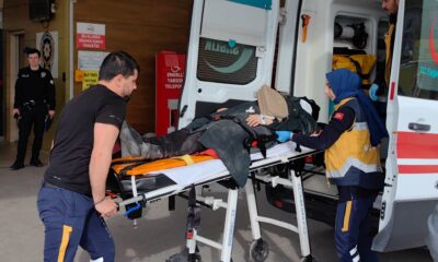 Yolda savrulan aracın bisiklete çarptığı anlar saniye saniye kamerada