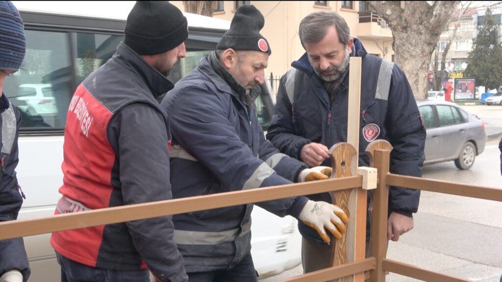 Başkan Işık yeleğini giydi, imalathaneye girdi