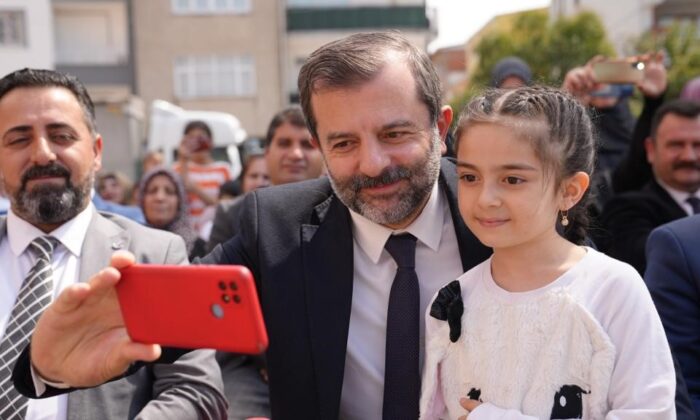 Başkan Mustafa Işık, “umudumuzun ışıkları çocuklarımızın gözlerindeki bayram ışıltısı hiç sönmesin”