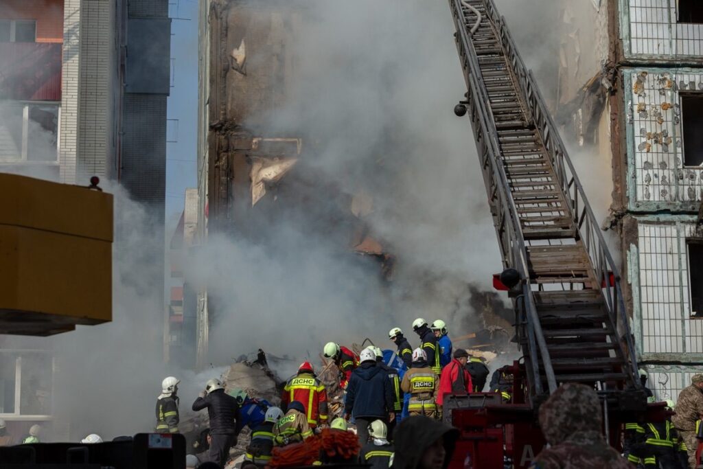 Rusya’nın Ukrayna’da binaları vurduğu saldırılarda ölü sayısı 18’e yükseldi