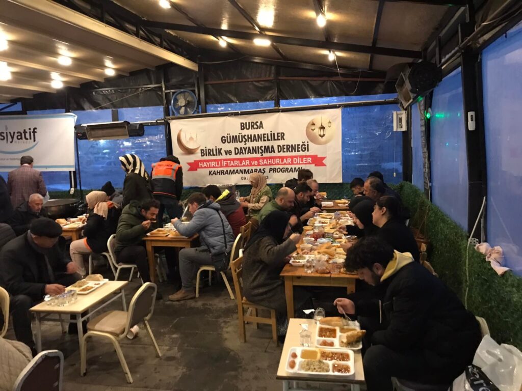Bursa’daki Gümüşhanelilerden deprem bölgesinde 2 bin kişilik iftar