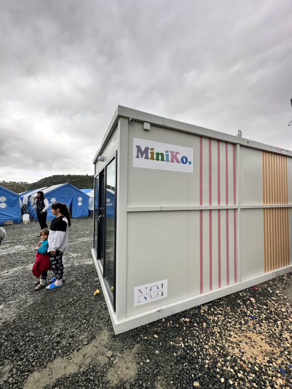 İÇ MİMAR NEHİR ÖZBEY MİNİKO KONTEYNER PROJESİ’Nİ TANIMLADI: DÜNYAYI  VERELİM  ÇOCUKLARA