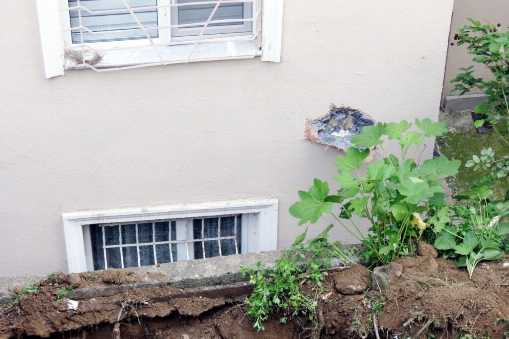 Bursa’da heyelan tehlikesine aldırış etmeyen ev sahipleri ‘pes’ dedirtti