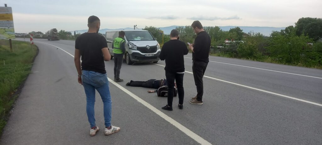 Bursa’da yolun karşısına geçmek isteyen yayaya minibüs çarptı