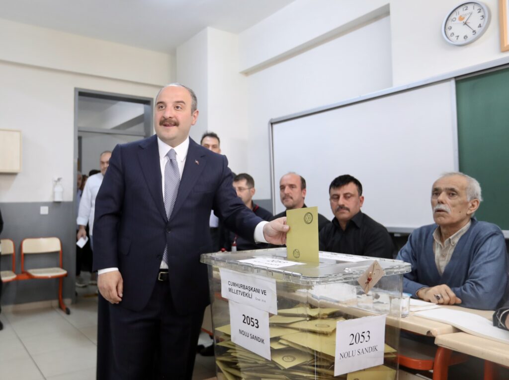 Sanayi ve Teknoloji Bakanı Mustafa Varank, oyunu Bursa’da kullandı