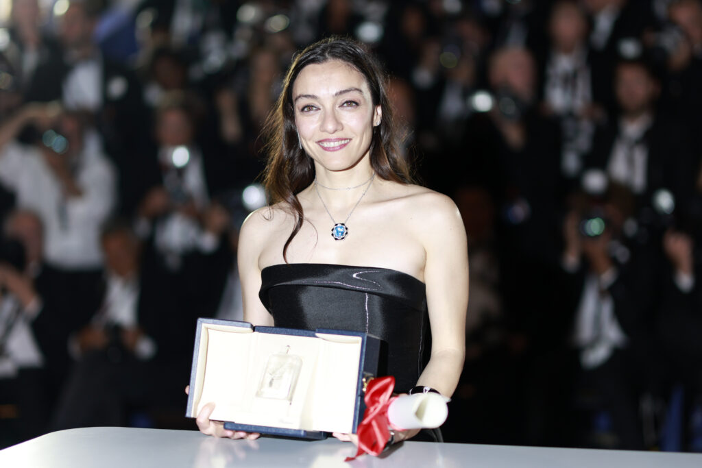 Cannes’dan Merve Dizdar’a “En İyi Kadın Oyuncu” ödülü