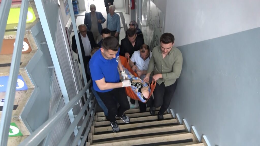 Bursa’da vatandaşlık görevi engel tanımadı