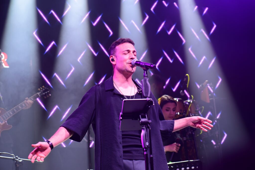 Oğuzhan Koç memleketi Bursa’da sahne aldı