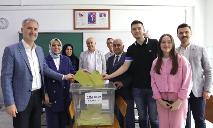 İnegöl Belediye Başkanı Alper Taban oyunu kullandı