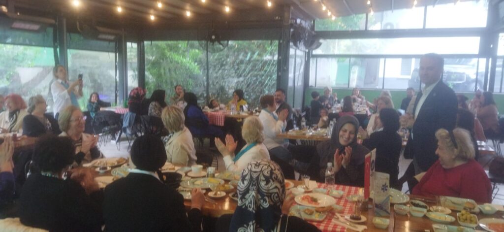 Mavi fularlılardan iyilik hareketi