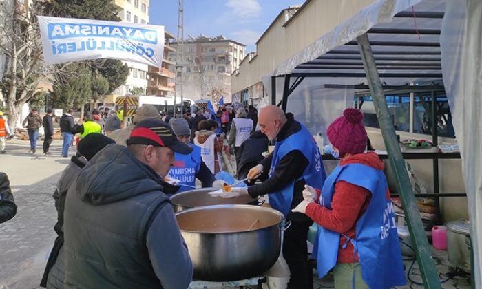 Bursa’da Dayanışma Gönüllüleri’nden deprem bölgesiyle dayanışma konseri