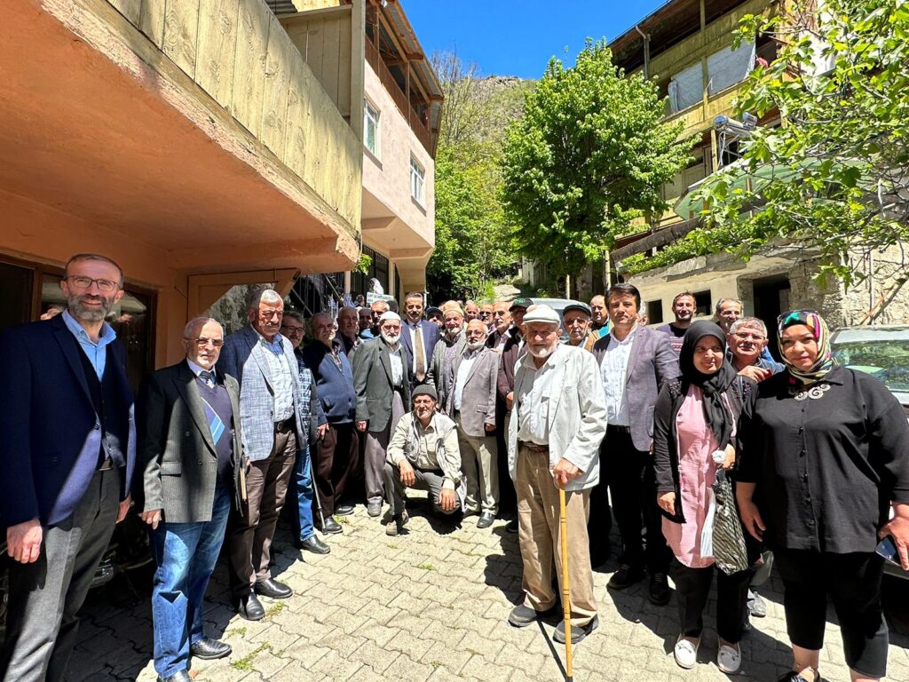 Bakan Çelik demokrasi şehidi Fatin Rüştü Zorlu’nun Köyü’nde! ‘Bu köyün demokrasi tarihimizde acısı var’