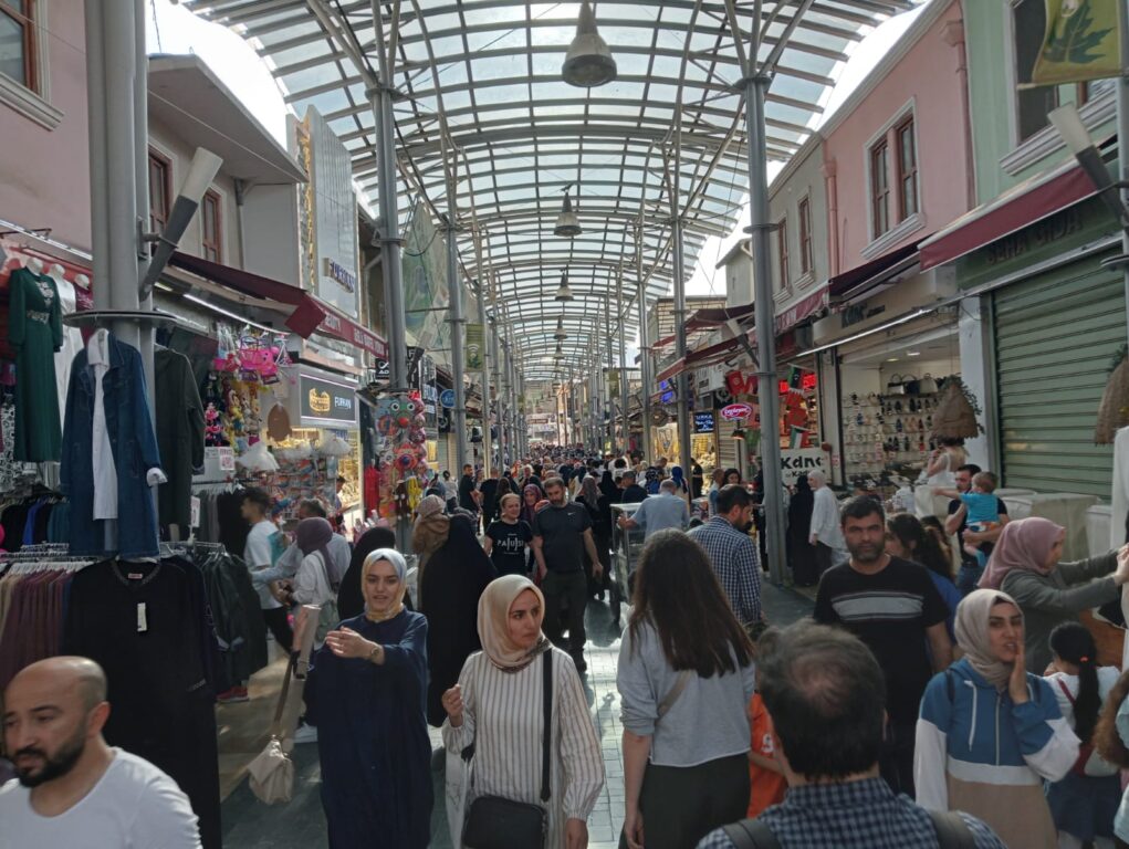 KAPALI ÇARŞIDA BAYRAM HAREKETLİLİĞİ