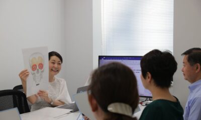 Japonya’da gülümsemeyi unutanlar eğitim alıyor